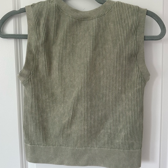 Aura Women’s Sleeveless Ribber Cropped Tank Top - Picture 3 of 3